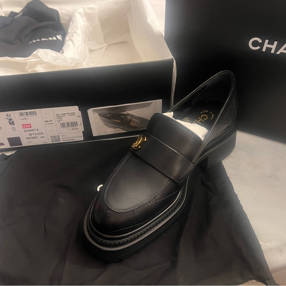 Chanel Moccasin 23A NIB Black Calfskin Quilted  CC Gold Logo Platform Loafers 37 - Picture 2 of 4